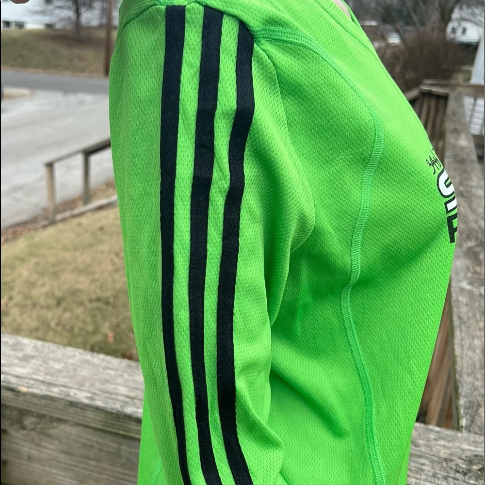 - Adidas Sz L Shamrock Run 3-Stripe Long Sleeve Fitness Top! EUC! - Picture 5 of 12